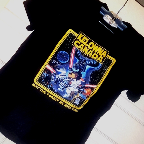 Kelowna Canada  Tee Shirt - Picture 3 of 8